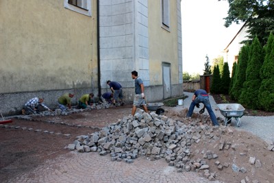 Úpravy prostoru kolem kostela