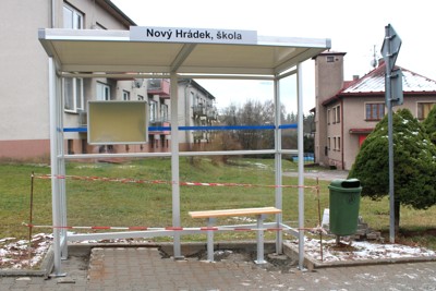 Nová čekárna na zastávce u školy