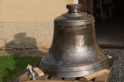 Instalace nových zvonů do věže kostela
