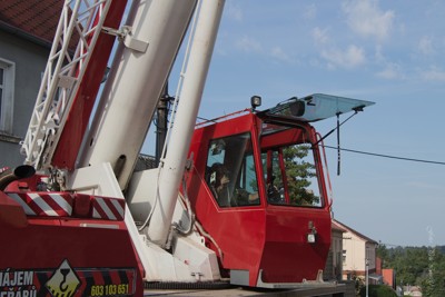 Instalace nových zvonů do věže kostela