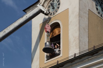 Instalace nových zvonů do věže kostela