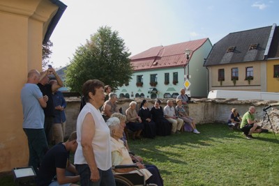 Instalace nových zvonů do věže kostela
